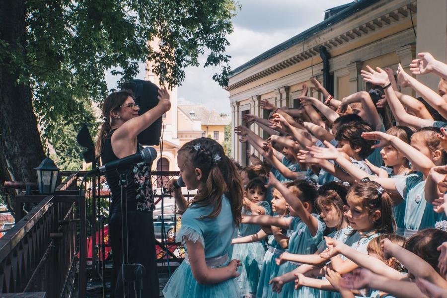 Mini-koncert gradskog dečijeg hora ŠARENI VOKALI - 11. jun<br />